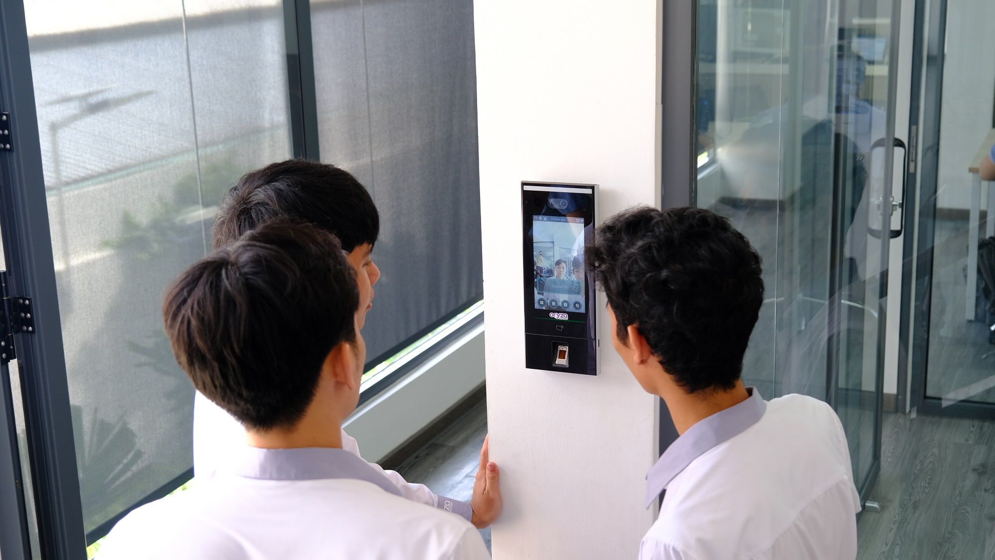 Hệ Thống Kiểm Soát Ra Vào (Access Control)