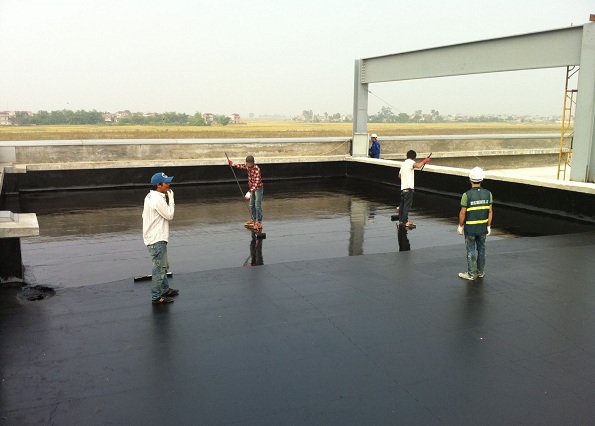 thi công chống thấm lớp ximăng lần 2