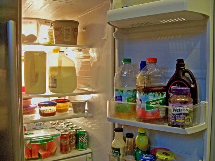 hạn chế đóng mở cửa tủ