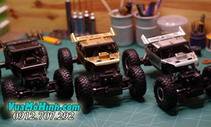 Ô tô điều khiển từ xa giá rẻ rock Crawler