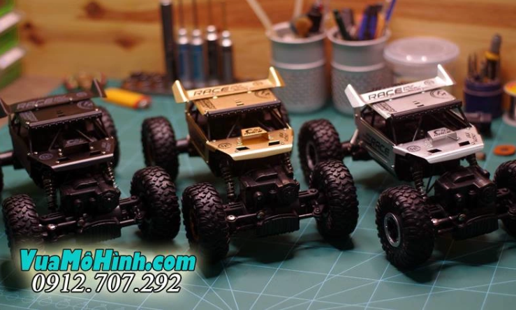 Ô  tô điều khiển từ xa giá rẻ rock Crawler