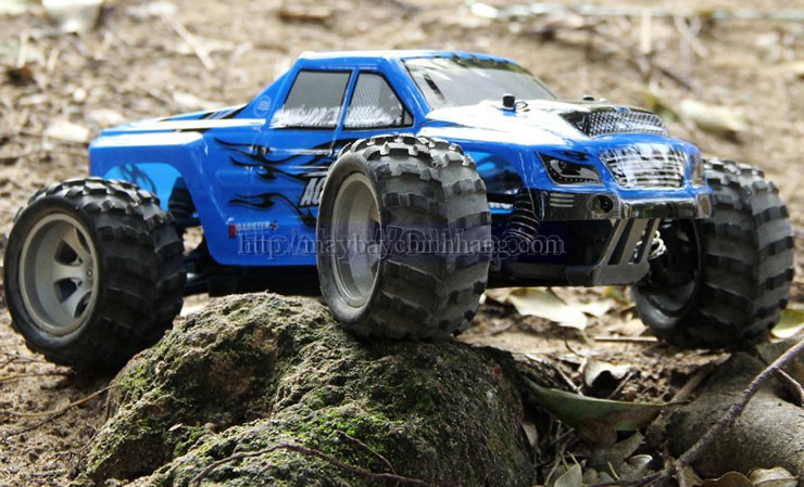 đồ chơi mô hình xe hơi monster truck 979 xe ô tô đua địa hình off road điều khiển từ xa 2 cầu chính hãng tốc độ cao