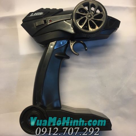 Tay điều khiển xe địa hình điều khiển từ xa rock crawler.