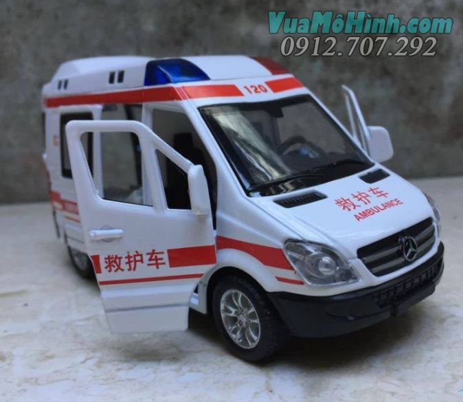 Mô hình xe ô tô cứu thương Mercedes-Benz tỉ lệ 1:32 kim loại