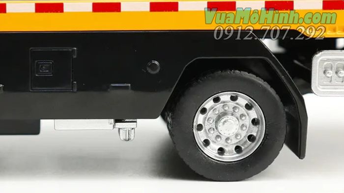 Mô hình xe tải cứu hộ dài chuyên dụng dạng thớt VOLVO tỉ lệ 1:50