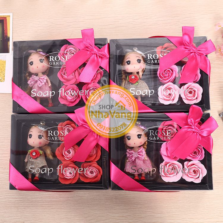 Hoa Hồng Sáp Hộp 6 Bông Kèm Búp Bê NV371