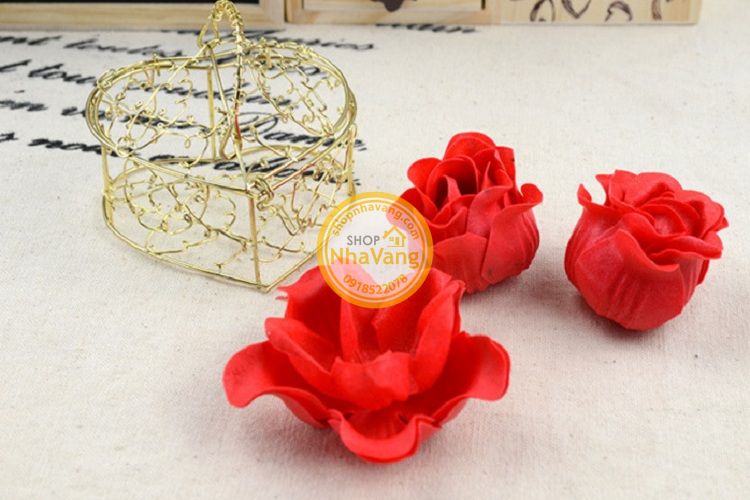 Hoa Hồng Sáp Lồng Vàng 6 Bông NV375