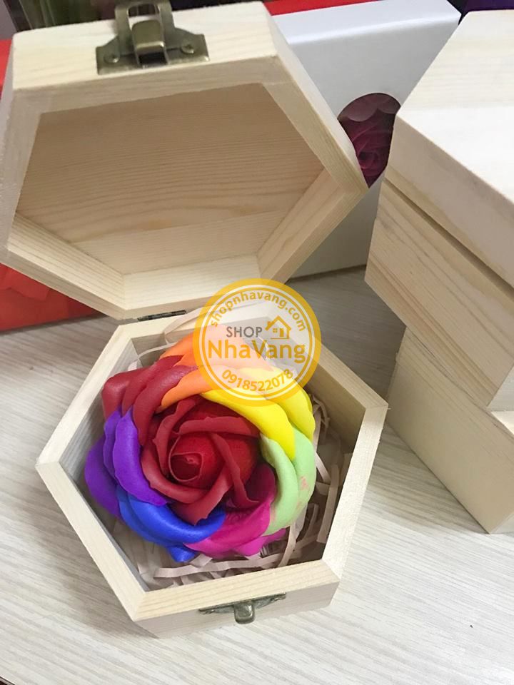 Hoa Hồng Sáp Trái Tim Trong Hộp Gỗ NV367