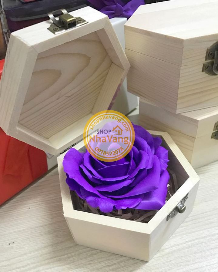 Hoa Hồng Sáp Trái Tim Trong Hộp Gỗ NV367
