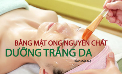 đắp mặt nạ dưỡng trắng da bằng mật ong nguyên chất