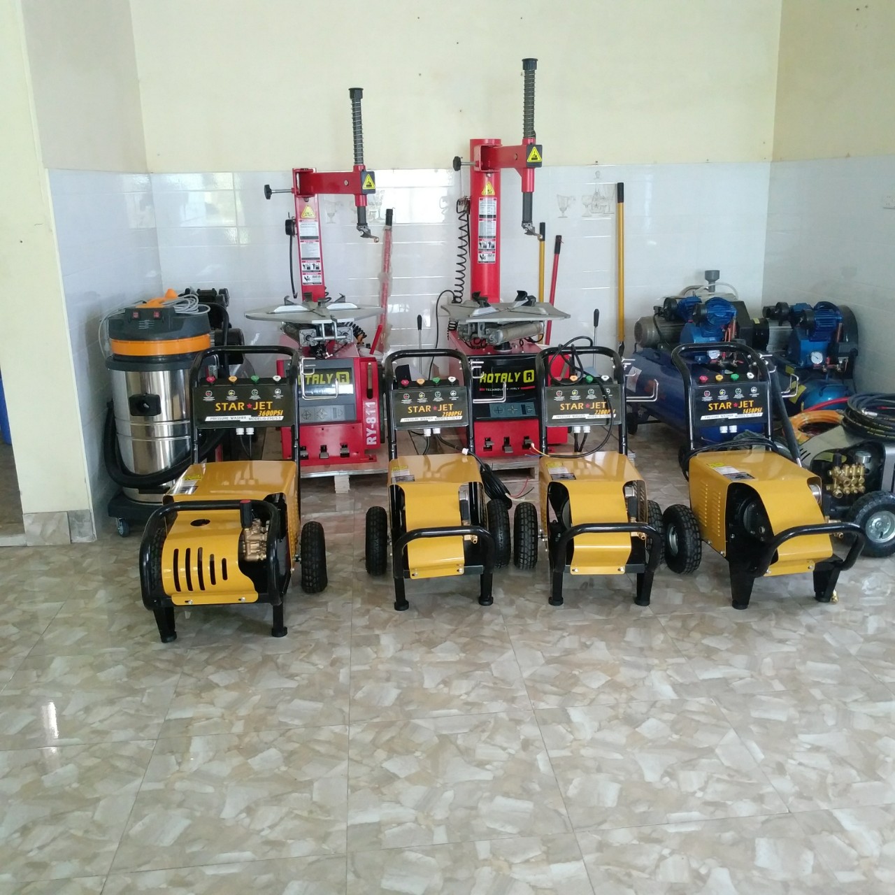 Tư vấn lựa chọn máy rửa xe khi mở trung tâm dịch vụ rửa xe ô tô