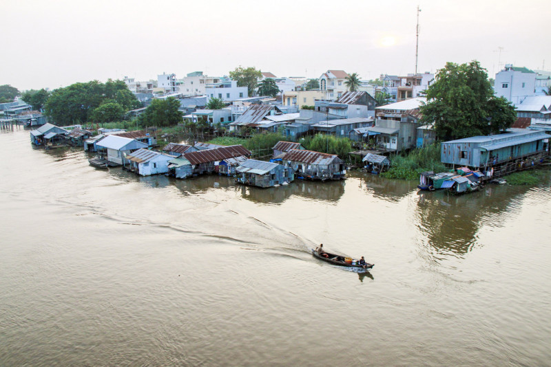 Xuôi chuyến phà đêm băng qua dòng Châu Giang