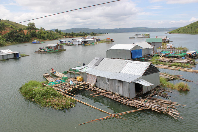 Lênh đênh làng chài trên cao nguyên