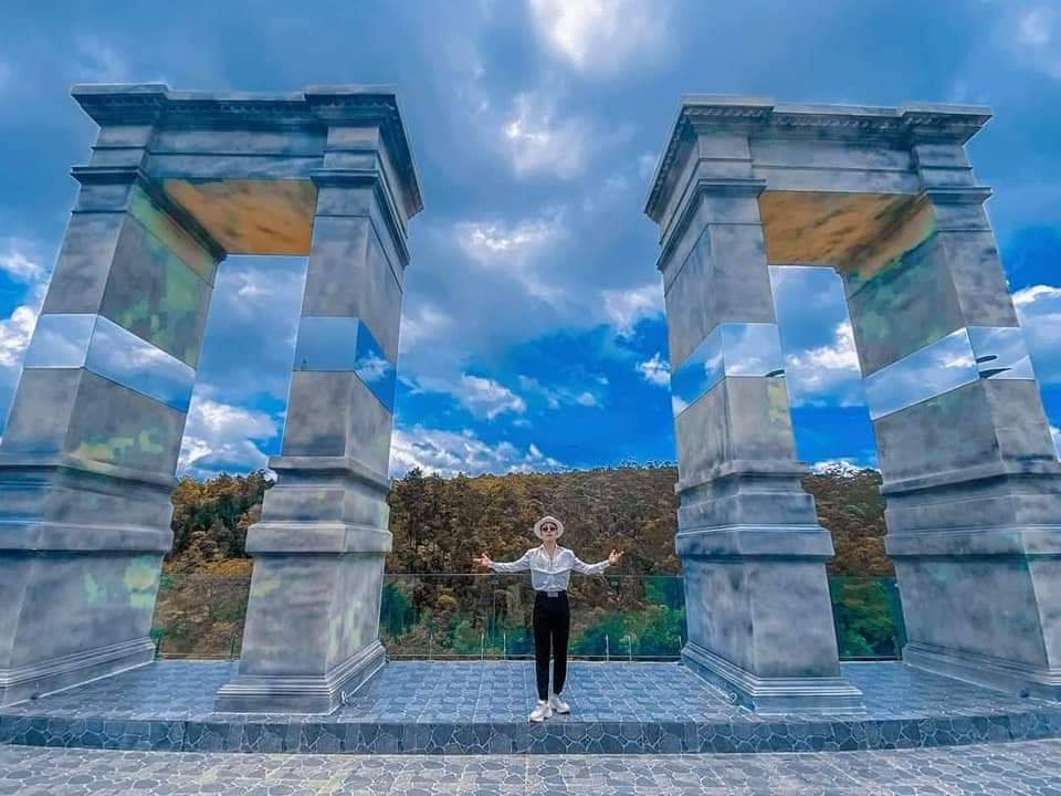 Tan chảy trước vẻ đẹp hút hồn của vườn hoa Fresh Garden Đà Lạt khi nắng thu về