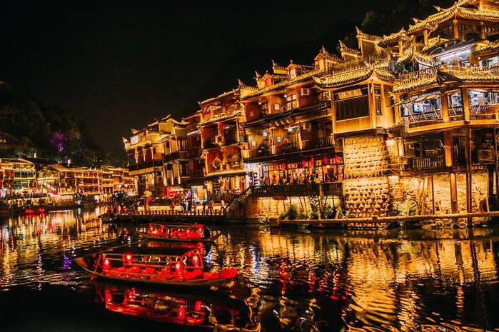 Mê mẩn cảnh sắc của "vùng đất thần tiên" Phượng Hoàng cổ trấn về đêm