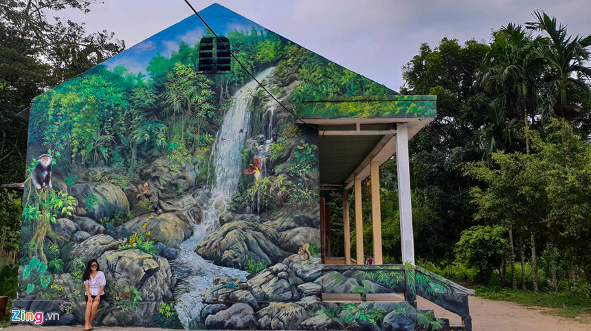 Làng bích họa độc đáo giữa rừng núi hoang sơ ở Quảng Ngãi