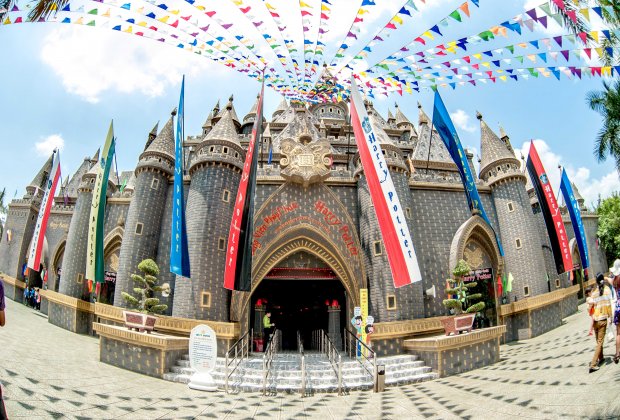 Có một trường Hogwarts ‘cực chất’ để bạn hóa thân thành Harry Potter ngay giữa lòng Sài Gòn