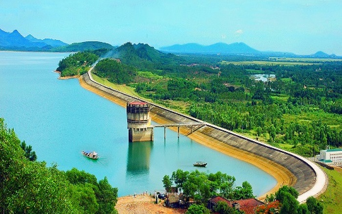 Trend chụp ảnh ở các đài quan sát hồ nước đẹp tại Việt Nam có gì hot mà giới trẻ hưởng ứng kịch liệt?