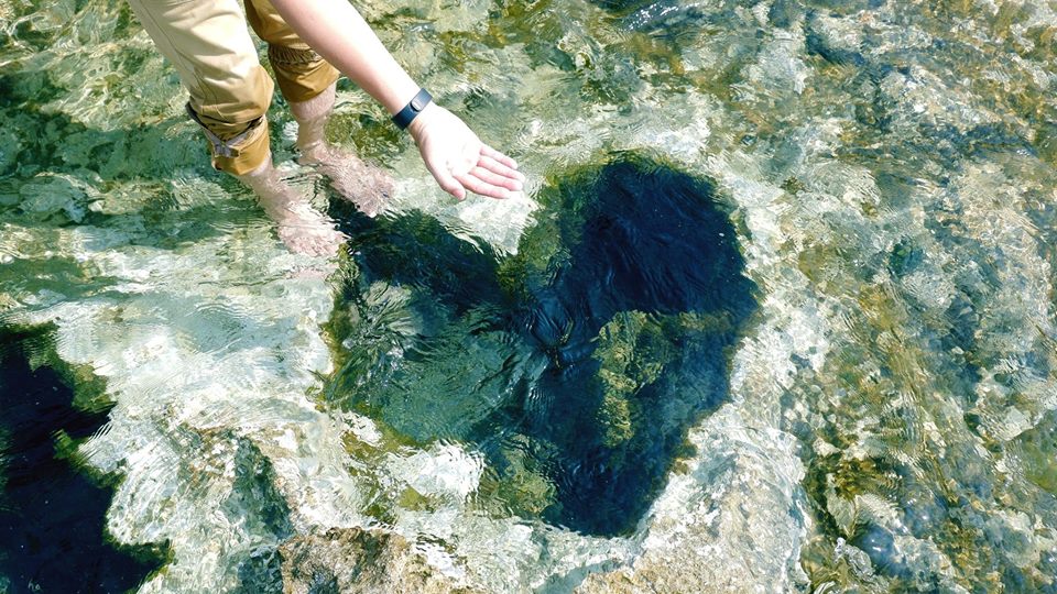 Rủ nhau checkin ở "Hố trái tim" đẹp như câu chuyện tình yêu ở Hang Rái - Ninh Thuận