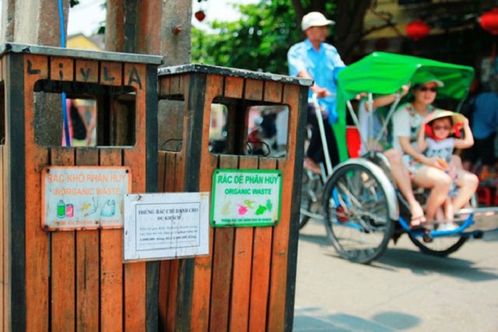 Tái chế rác thải sinh hoạt thành sản phẩm du lịch ở Hội An