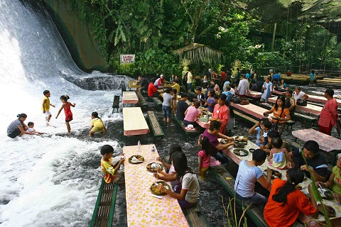 Đạp xe trên trời, bơi cùng cá mập - những trải nghiệm tuyệt vời chỉ có ở Philippines