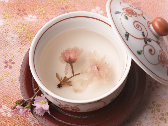 Mê mẩn trước 4 món ngon làm từ hoa anh đào ở đất nước Phù Tang
