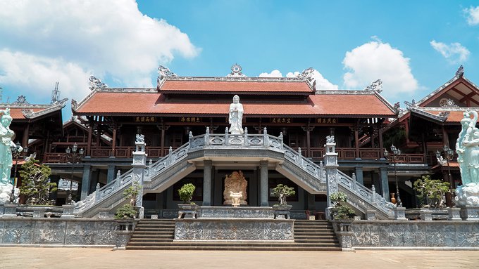 Ngôi chùa được ghép từ tên vợ chồng vua Khải Định