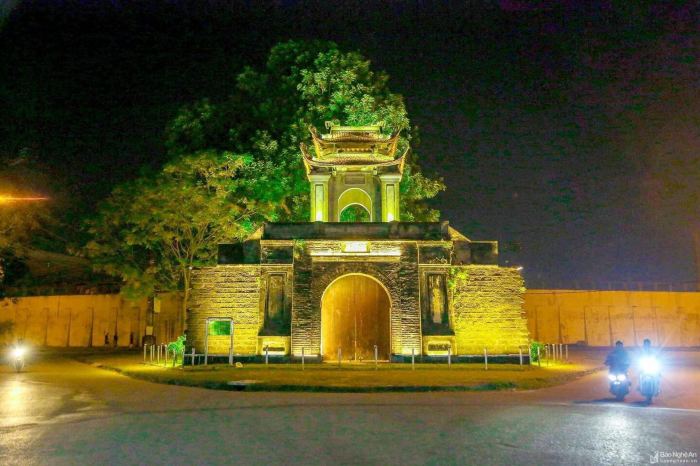 Check-in phố ẩm thực đêm thành cổ Vinh - Thiên đường ăn uống tràn ngập món ngon nức tiếng