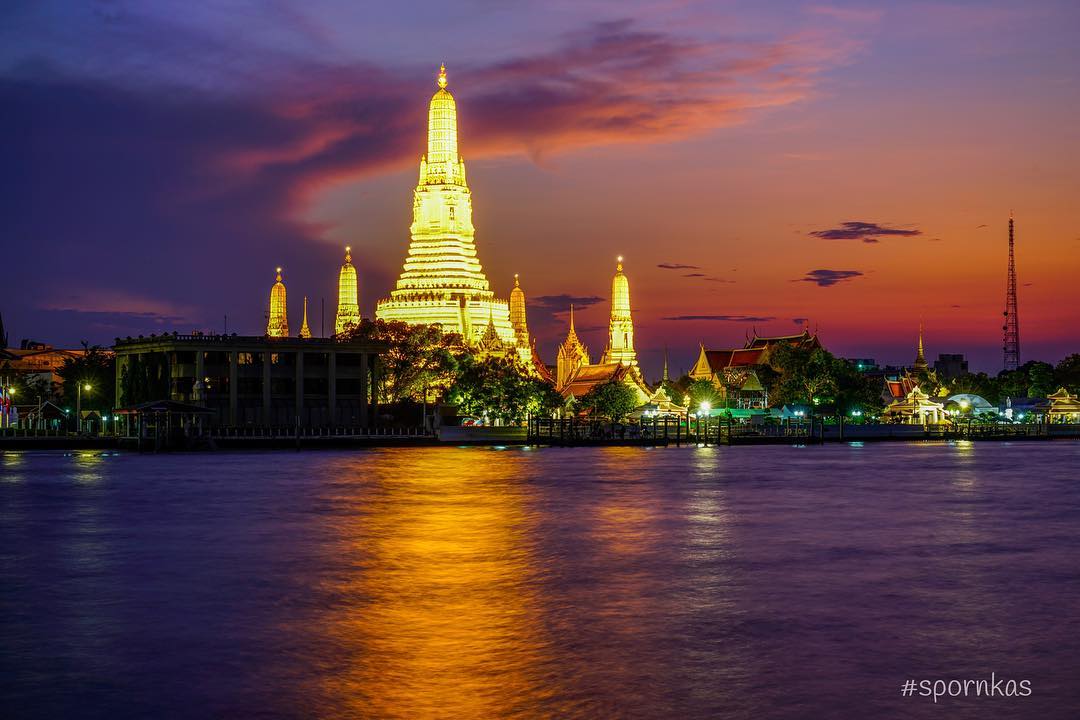 Check-in liền tay Ngôi chùa Bình Minh nổi bần bật cả một góc sông Bangkok