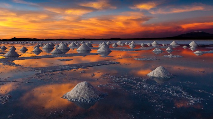 Salar de Uyuni - 'Mặt gương muối' lớn nhất thế giới ở Bolivia