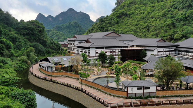 Khám phá ngôi làng Nhật Bản bên bờ di sản vịnh Hạ long