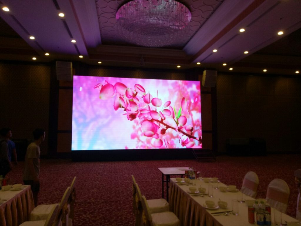 cach-su-dung-man-hinh-led-dung-cach