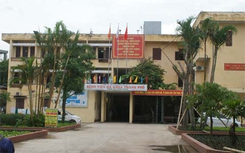 san-phu-suyt-can-luoi-chet-vi-bv-thong-bao-bi-hiv