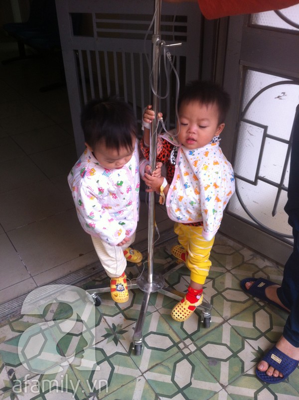 kinh-nghiem-quy-bau-cua-ba-me-co-hai-con-bi-tieu-chay-rota