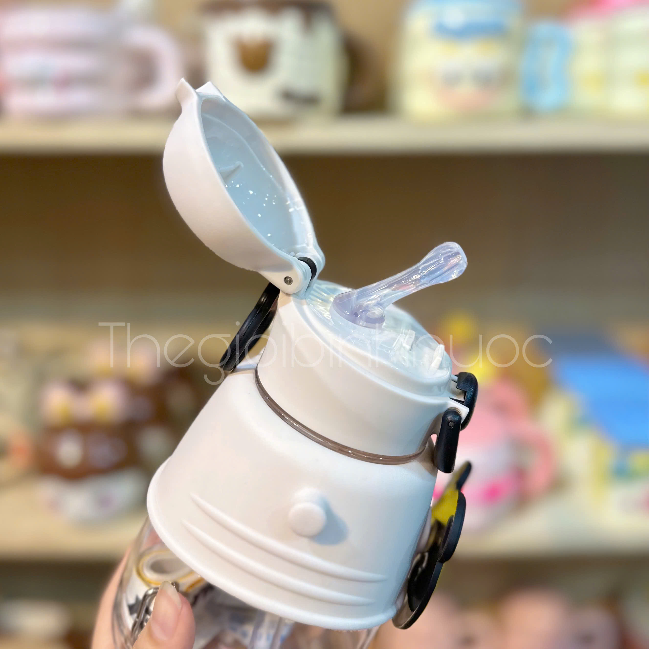 Bình Nhựa Tritan 750ML Kèm Dây Đeo Chéo