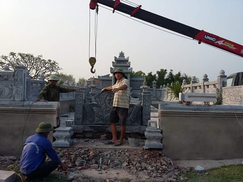 Cau da,lắp lăng mộ đá