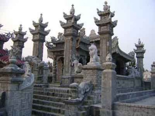 khu lăng mộ đá 13