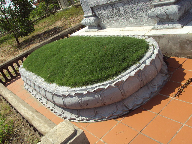 mộ đá hình bông sen mộ đá hình bông sen