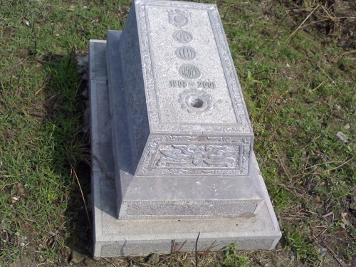mộ đá khối