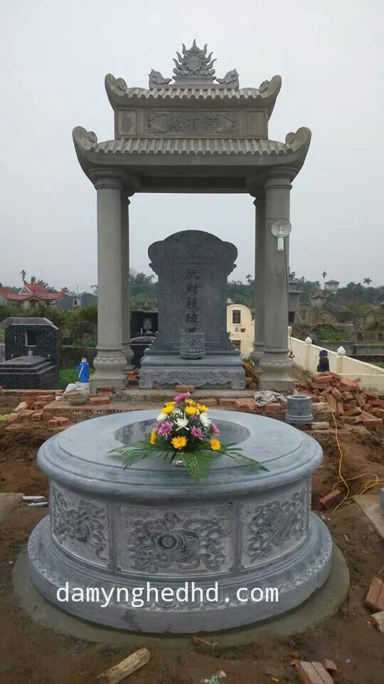 Mộ đá tròn nguyên khối