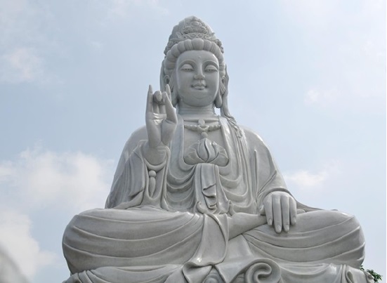 tượng quan âm nhìn cận cảnh