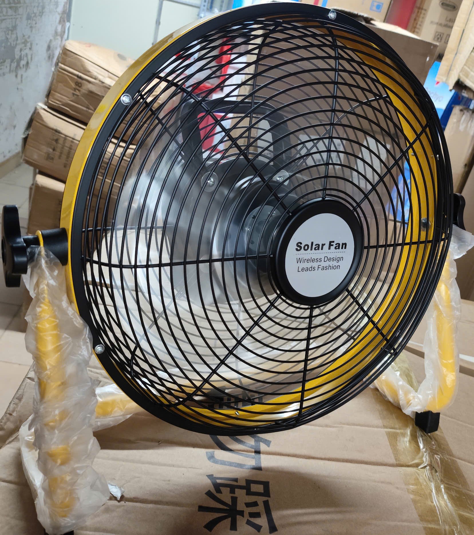 Quạt tích điện Solar - Quạt sàn tích điện