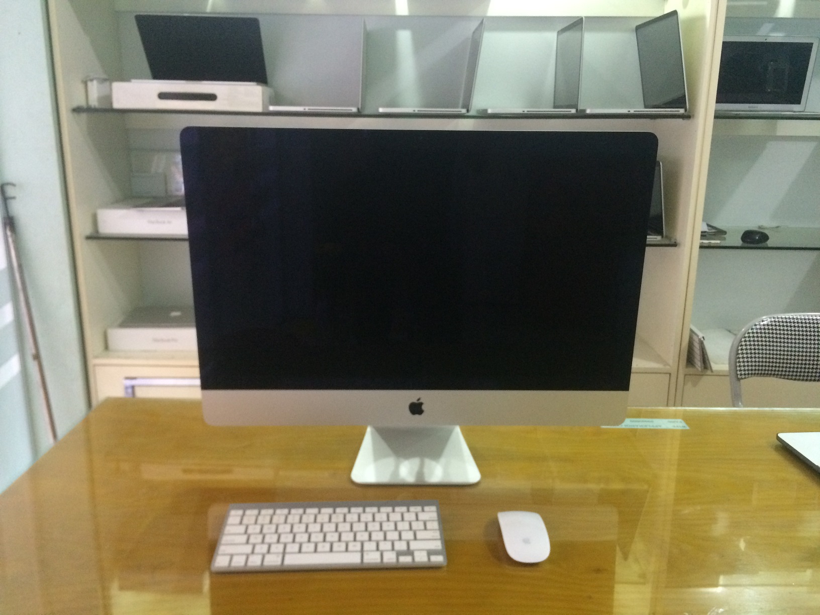 APPLE iMac ME086 LATE 2013 21.5 inch Quad core i5 2.7GHz SSD 256GB RAM 8GB 99%