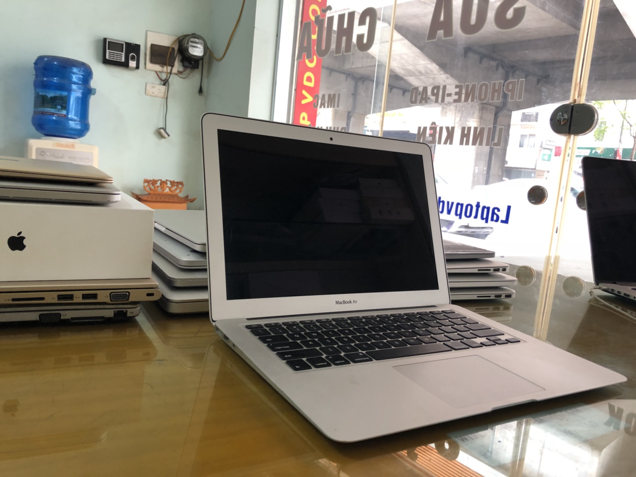 APPLE MACBOOK AIR