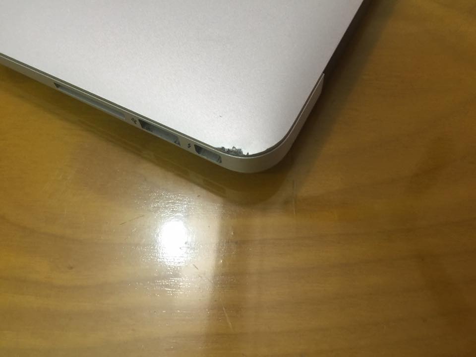 macbook air cu bị cấn góc móp góc