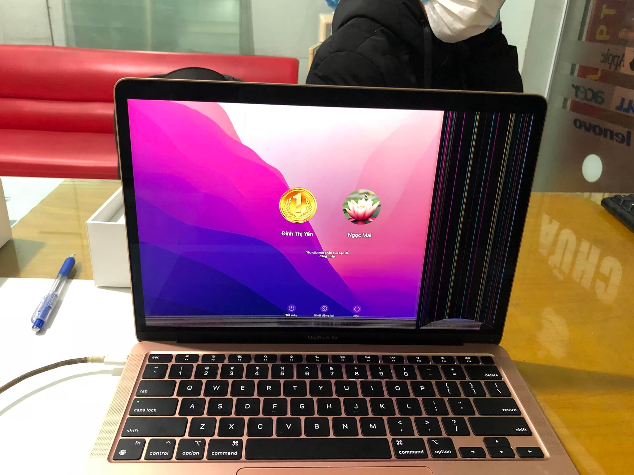 MACBOOK BỊ VỠ MÀN HÌNH