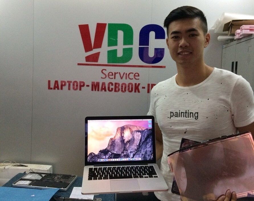 Màn hình macbook bị vỡ và sau khi thay