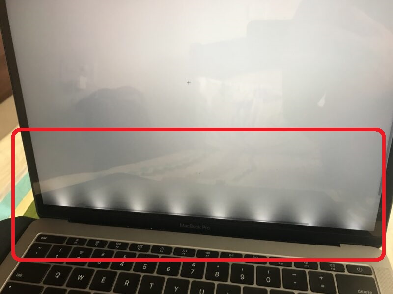 Lỗi cáp đèn màn hình MacBook là gì