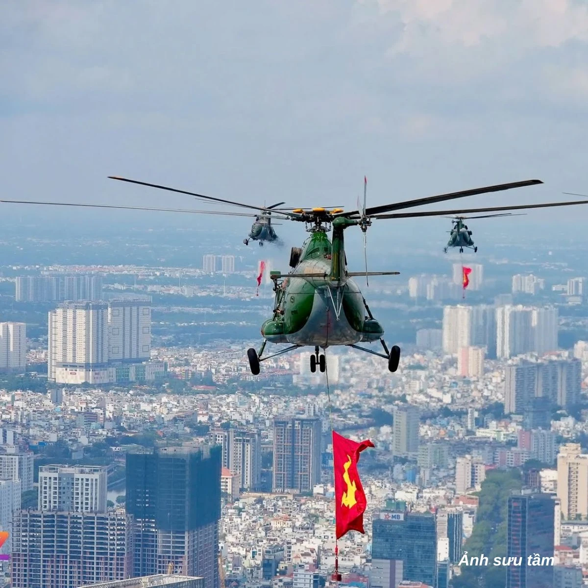 Trực thăng kéo cờ, tiêm kích nhào lộn rợp trời Sài Gòn: Sẵn sàng cho lễ diễu binh lịch sử 30/4