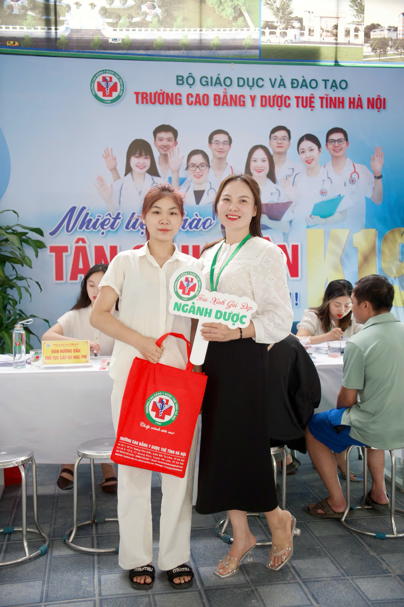 Túi vải quà tặng vải không dệt may in theo yêu cầu